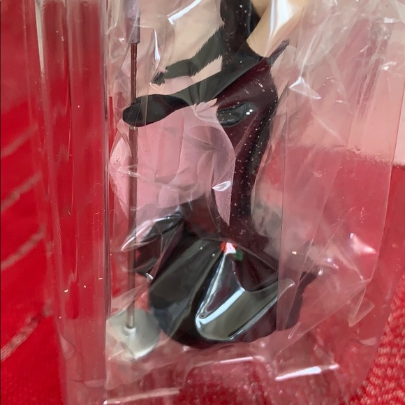 1995 Hallmark Barbie Collector’s Series Ornament - Picture 15 of 16